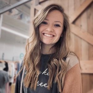 Meet your Posher, Macie